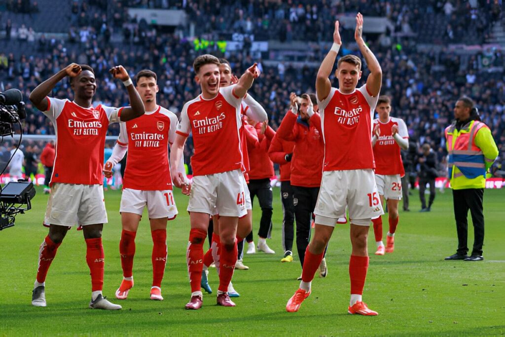 Lần đầu tiên sau 36 năm, Arsenal thắng hai trận liên tiếp trước Tottenham khi phải làm khách